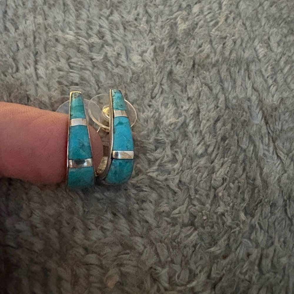 GUC stamped .925 small earrings with turquoise - Picture 2 of 7